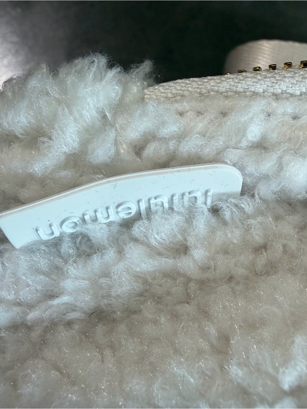 NEW Lululemon everywhere Belt bag fleece white gold - Picture 9 of 9